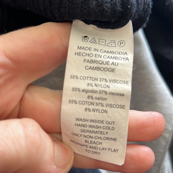 Women’s Knit Long Sleeve Thick Grommet Lace Up Sweater - Picture 6 of 7